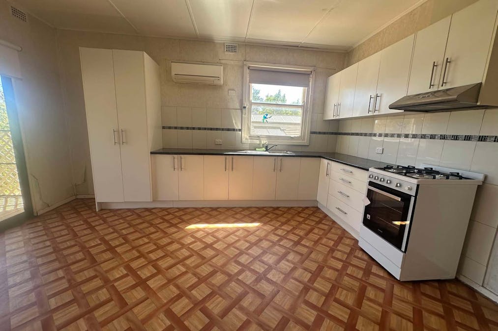 33 Commercial Street, Robertstown, SA, 5381 - Image 8