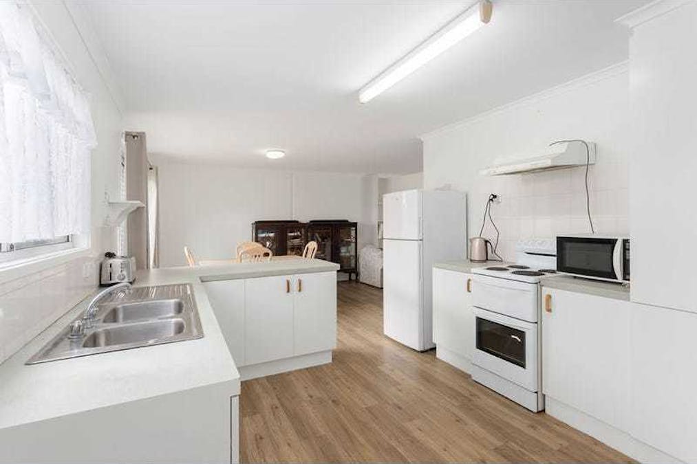 3/14a Macquarie Street, Booval, QLD, 4304 - Image 5