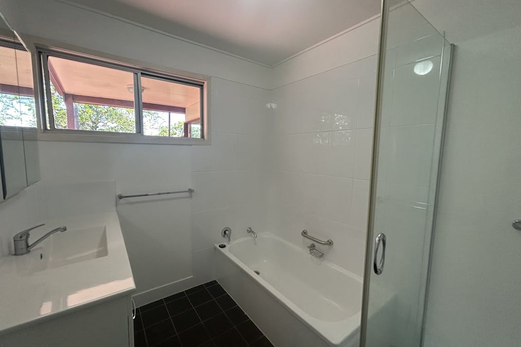 32 Allunga Drive, Glen Eden, QLD, 4680 - Image 6