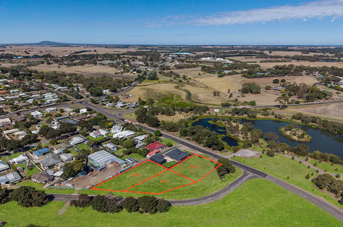 13/14 Mt Baimbridge Road, Hamilton, VIC, 3300 - Image 1