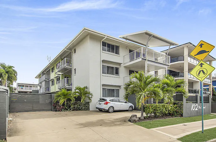 3/102 The Strand, North Ward, QLD, 4810 - Image 1