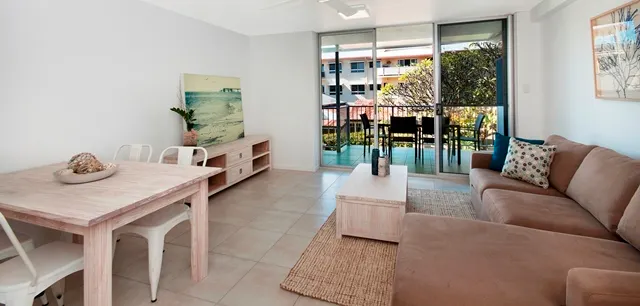 3/102 The Strand, North Ward, QLD, 4810 - Image 2