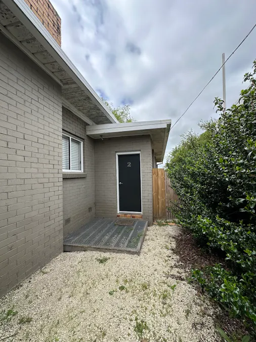 2/270 Gray Street, Hamilton, VIC, 3300 - Image 1