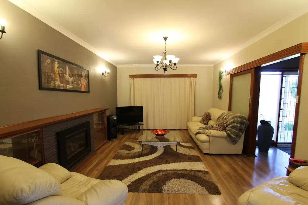 30 Golf Road, Merredin, WA, 6415 - Image 4