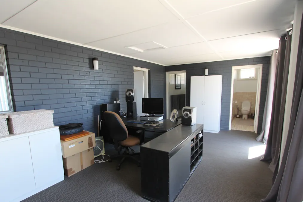 30 Golf Road, Merredin, WA, 6415 - Image 7