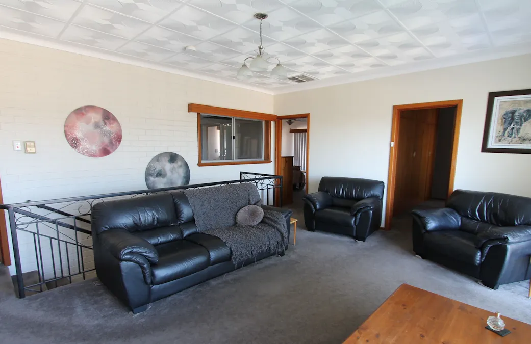 30 Golf Road, Merredin, WA, 6415 - Image 8
