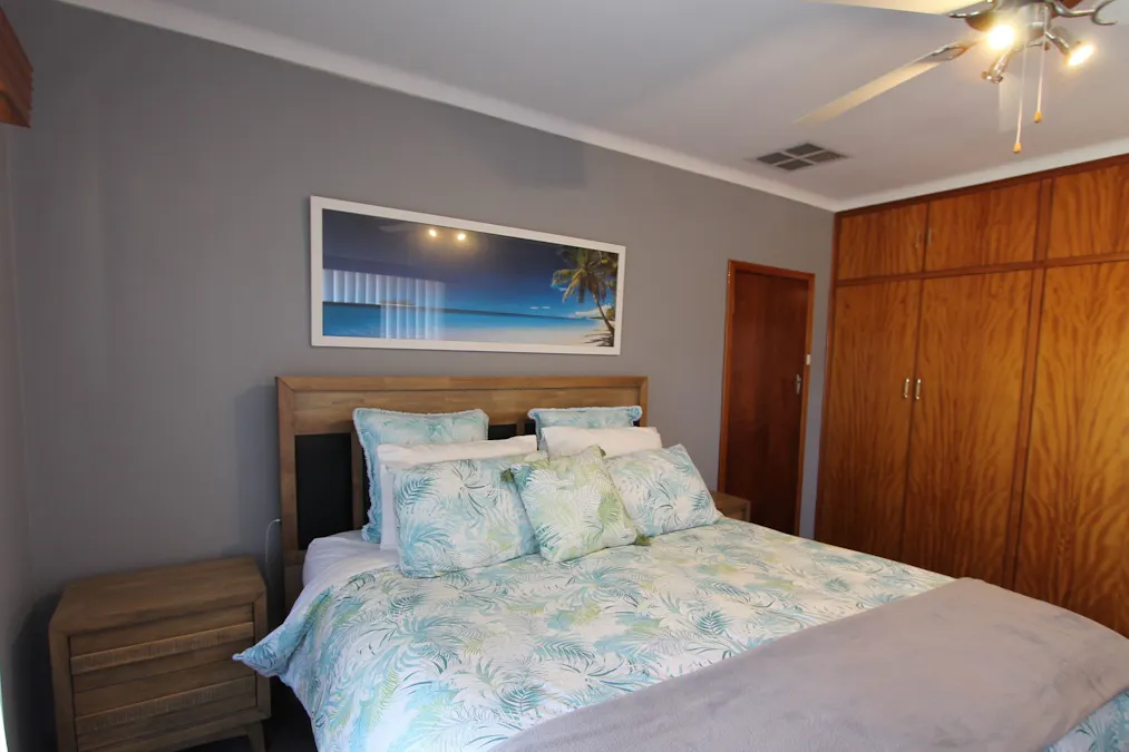 30 Golf Road, Merredin, WA, 6415 - Image 9