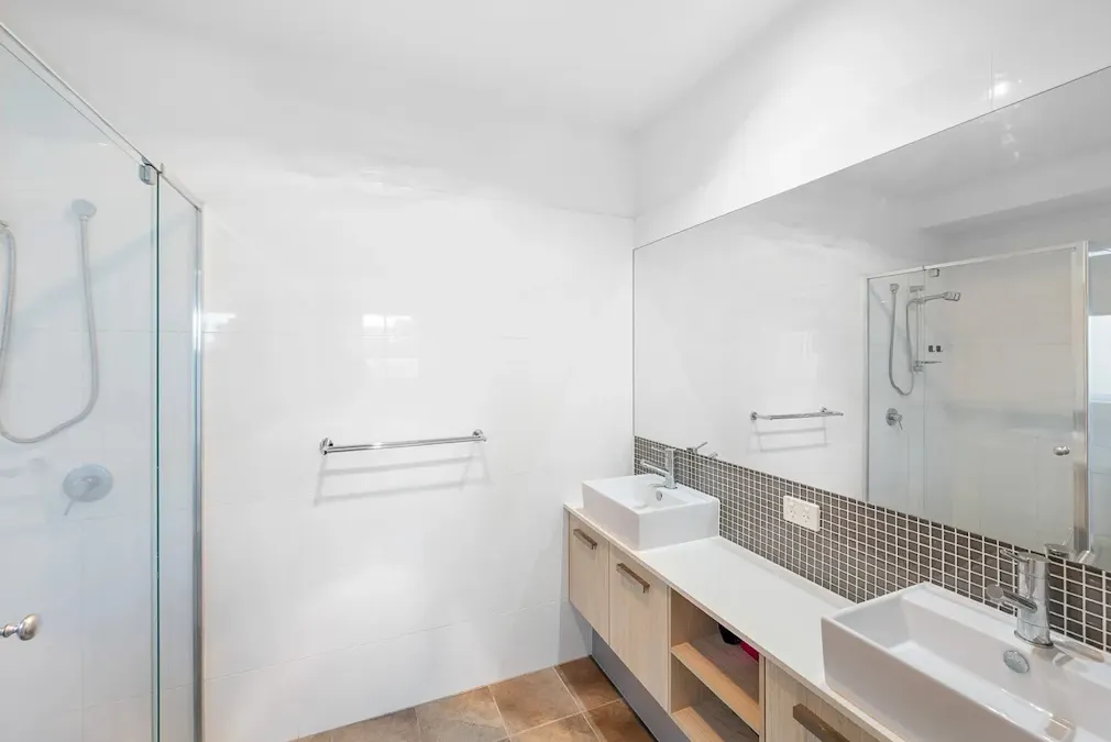 3 Isla Court Court, New Auckland, QLD, 4680 - Image 5