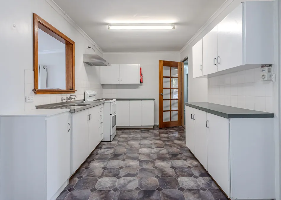 86 Cedar Avenue, Naracoorte, SA, 5271 - Image 3