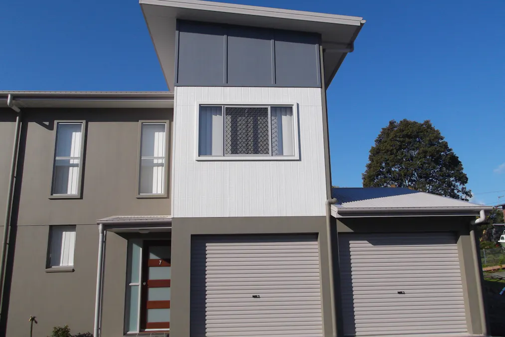 7/214-216 Oaka Street, South Gladstone, QLD, 4680 - Image 1