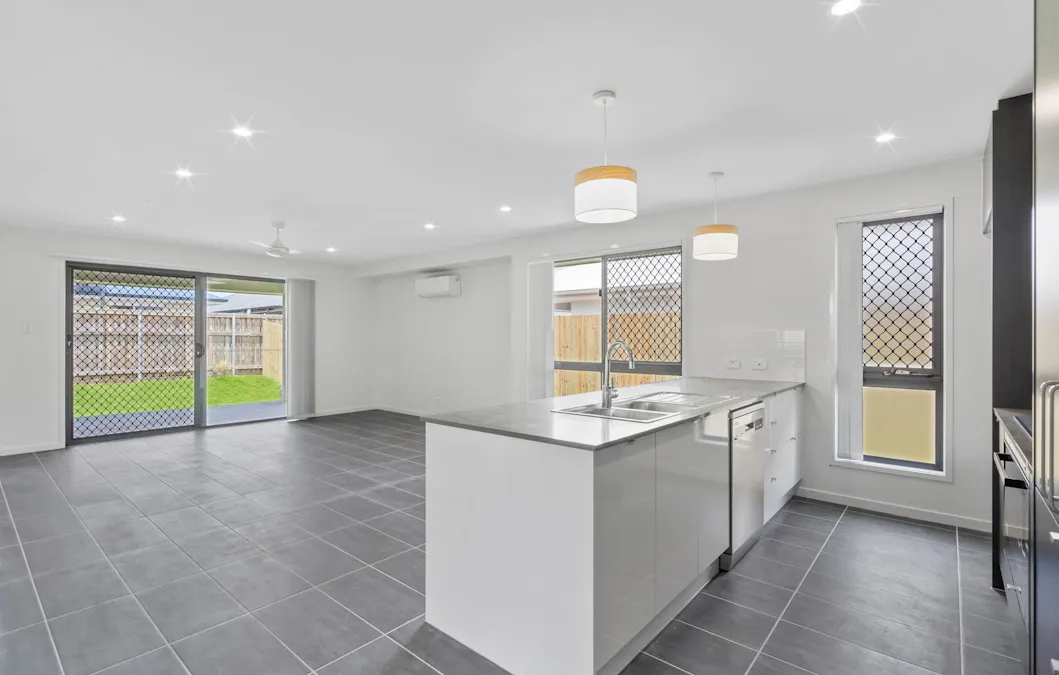 19 Paterson Road, Walloon, QLD, 4306 - Image 2