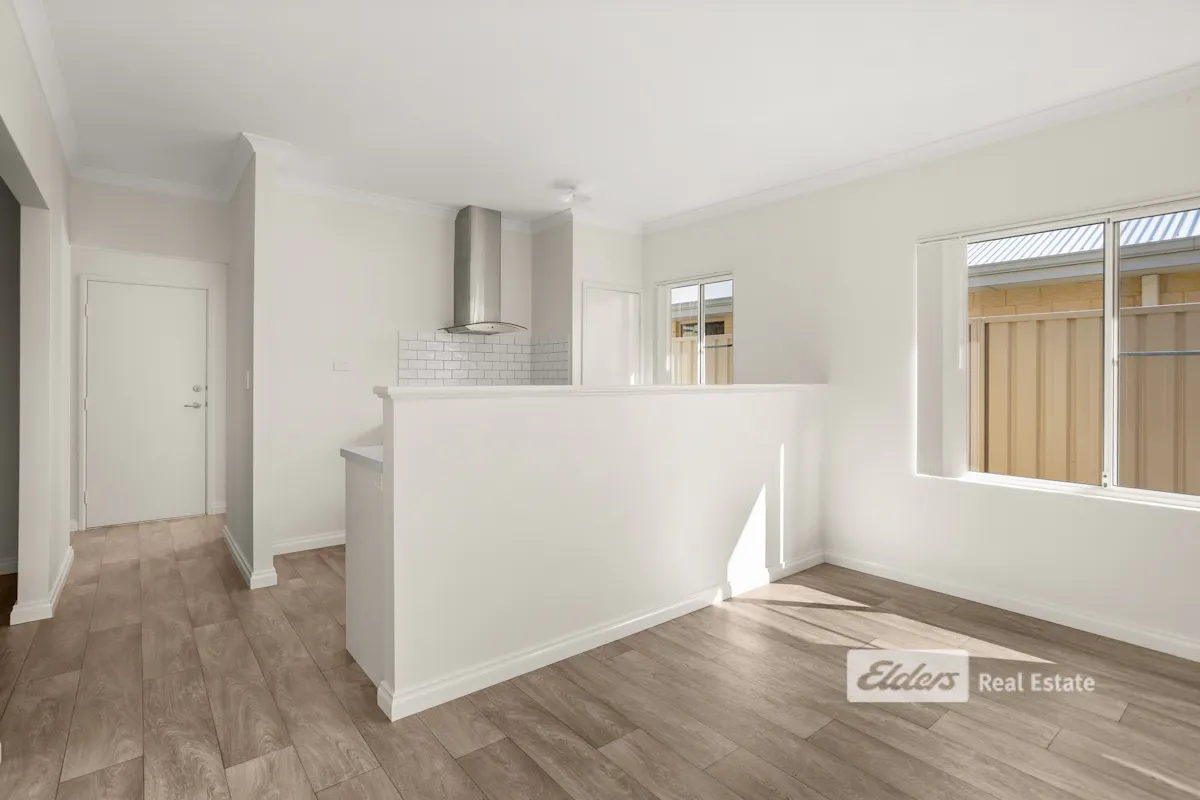 8B Scott Road — photo 2 of 13