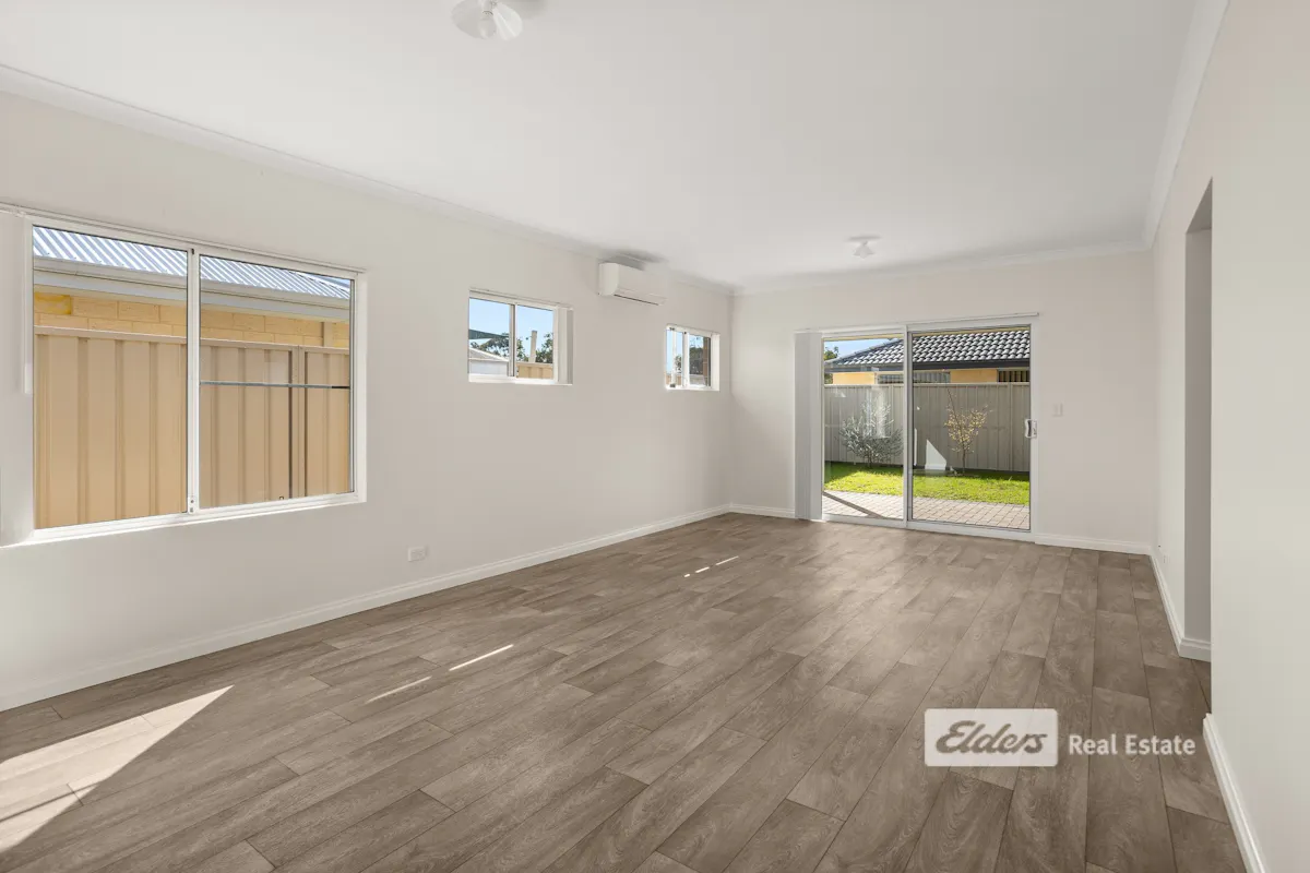 8B Scott Road — photo 5 of 13