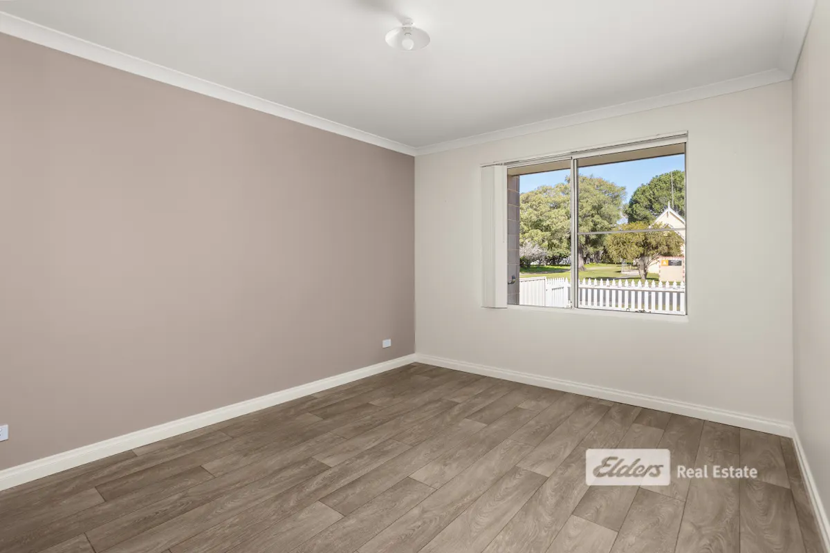 8B Scott Road — photo 9 of 13