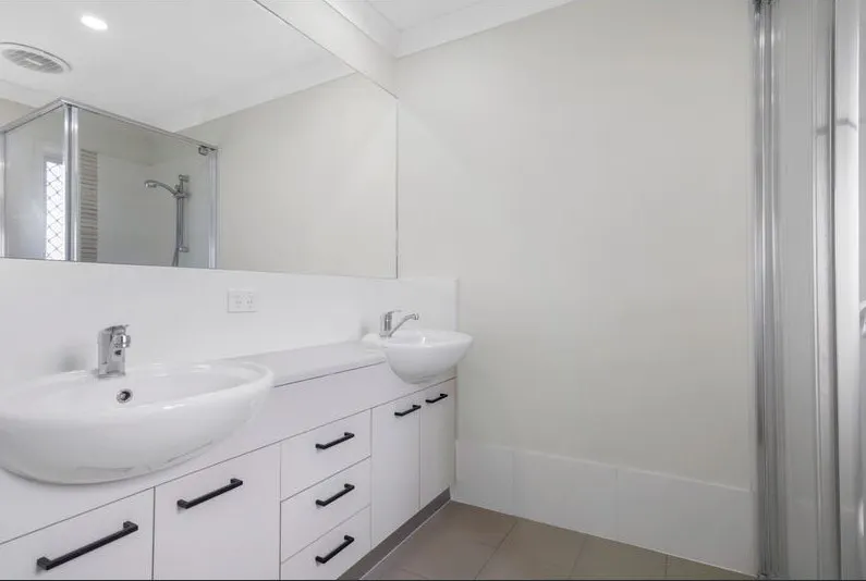 51 Cornforth Crescent — photo 8 of 10