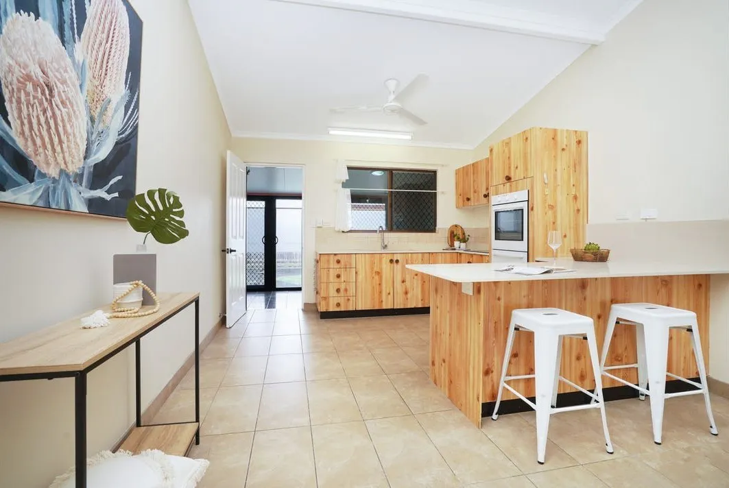 6/33 Ellengowan Drive — photo 2 of 8