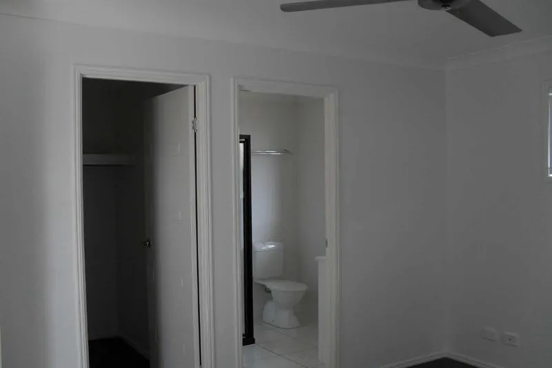 81 Westminster Crescent — photo 3 of 5