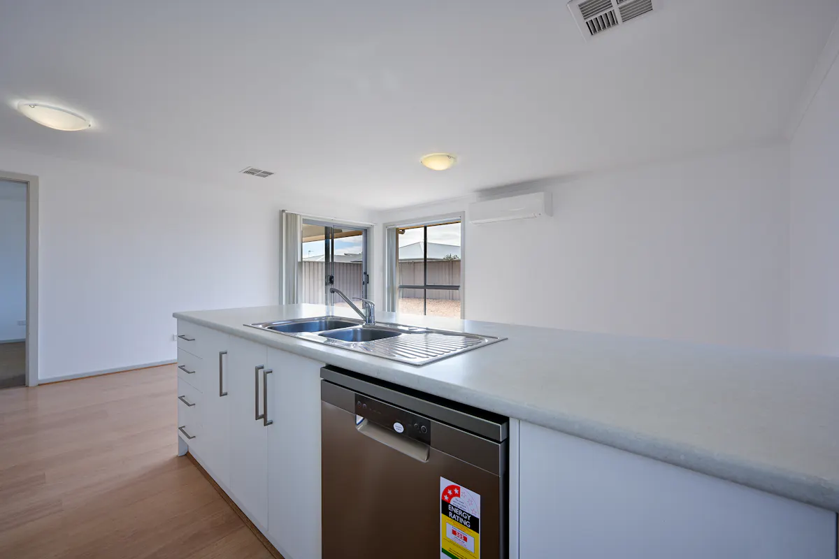 252 Cartledge Avenue — photo 4 of 16