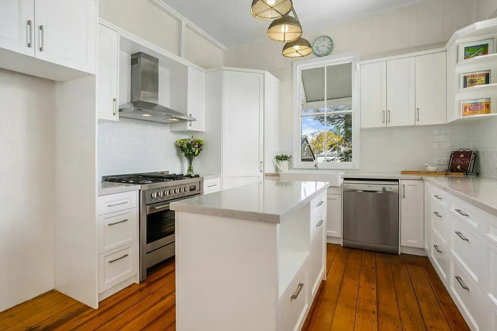 2 Cribb Street — photo 8 of 29