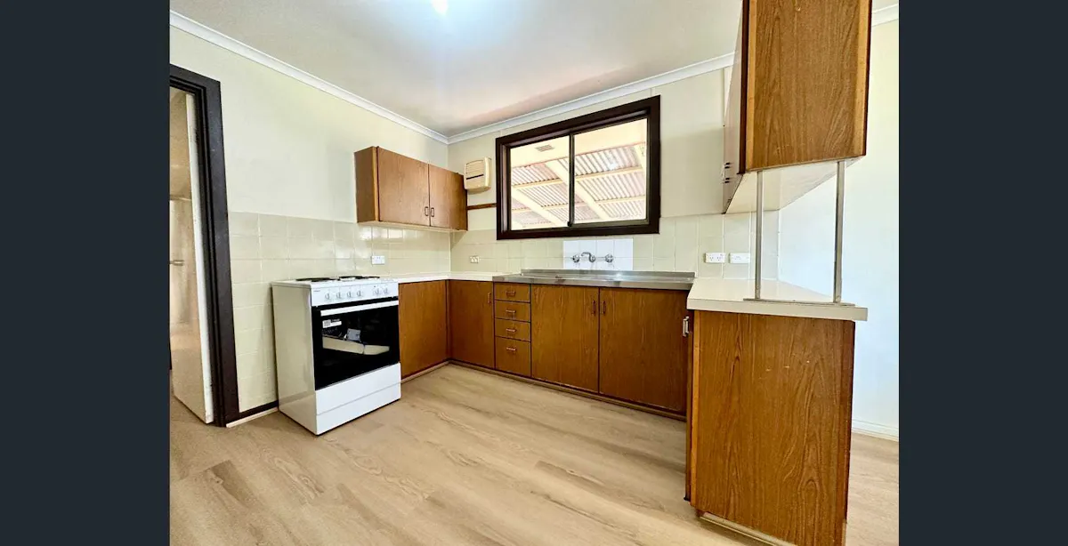 67 Summers Road — photo 2 of 4