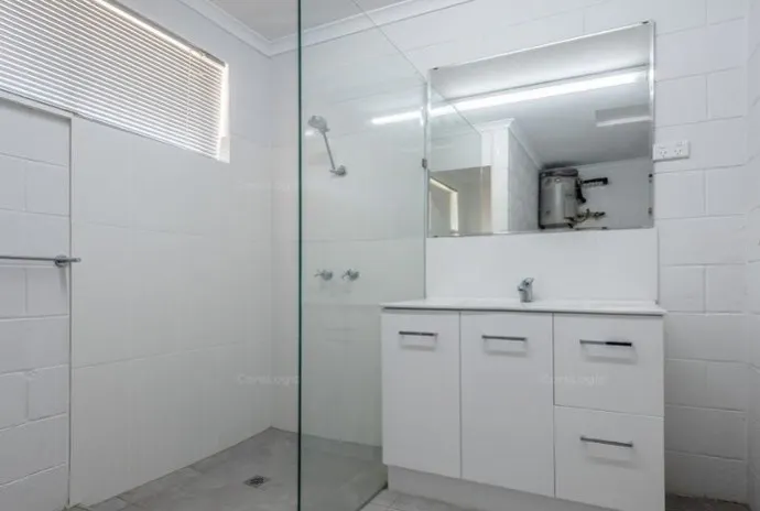 1/12 Johnston Street — photo 2 of 6