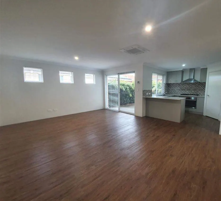 1/5 Burt Street — photo 3 of 12