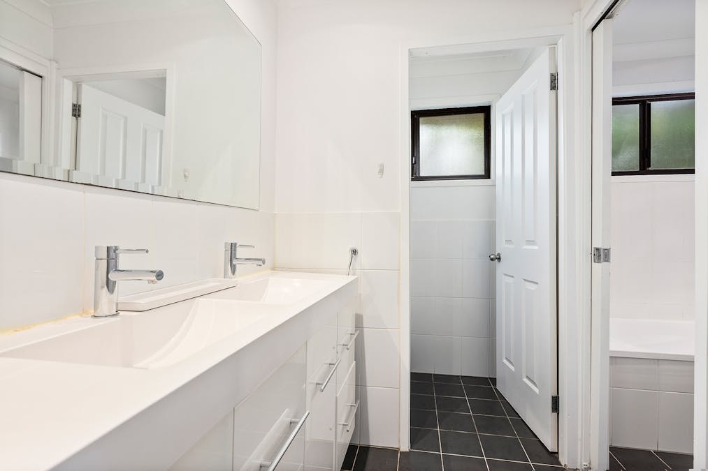 6 Milne Crescent, Coniston, NSW, 2500 - Image 6