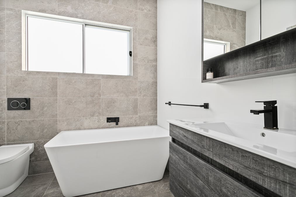 15b Backhouse Road, Lake Heights, NSW, 2502 - Image 4