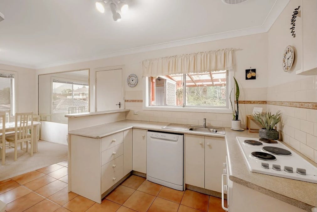 18 Gorrell Crescent, Mangerton, NSW, 2500 - Image 3