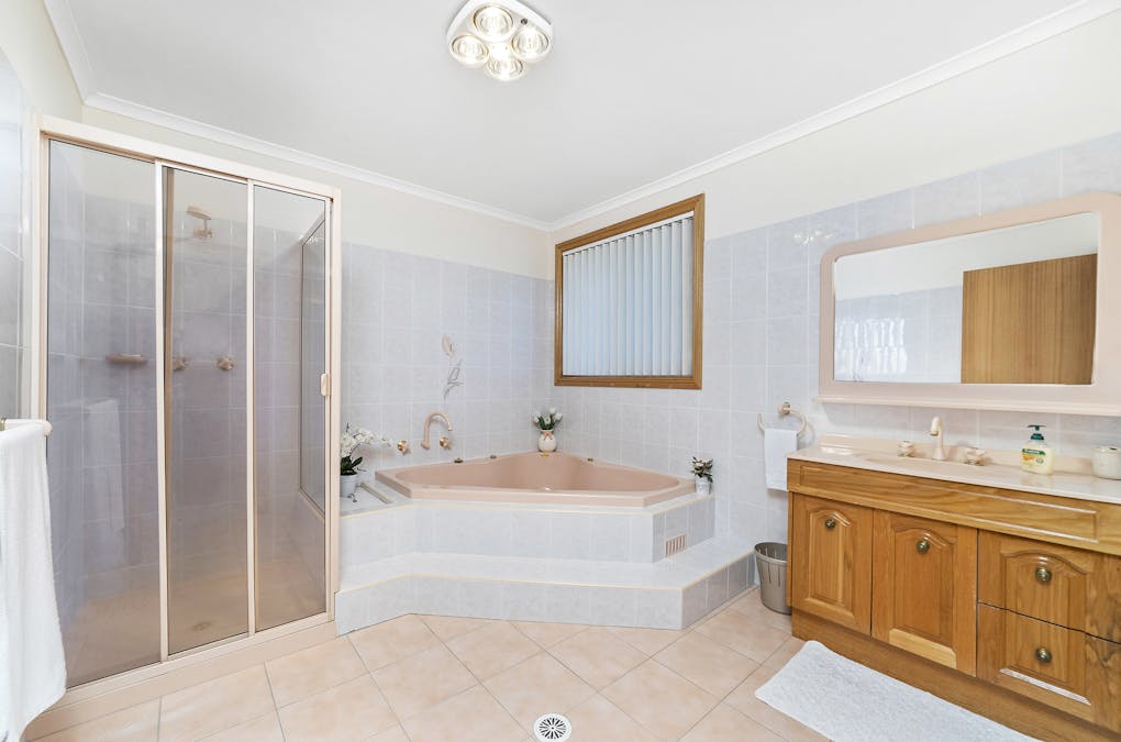 22 Murrogun Crescent, Cordeaux Heights, NSW, 2526 - Image 6