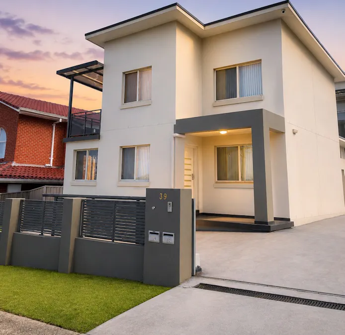 1/39 Heaslip Street, Coniston, NSW, 2500 - Image 1