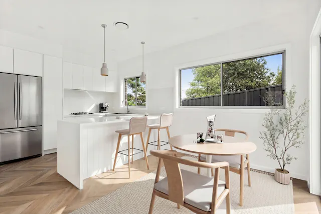 2/11-13 St Johns Avenue — photo from Elders Real Estate Wollongong