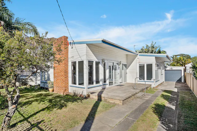 7 Ross Street — photo from Elders Real Estate Wollongong