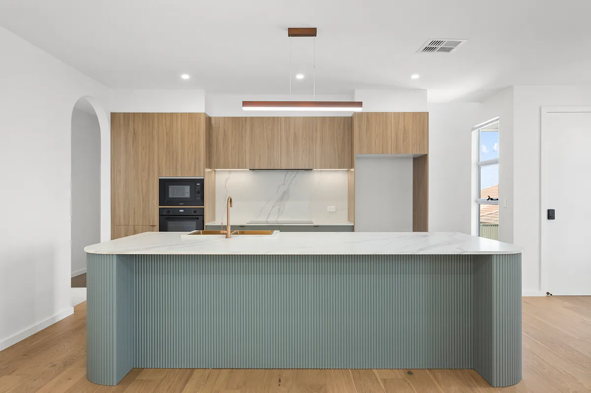 66b Gladstone Avenue — photo 3 of 10
