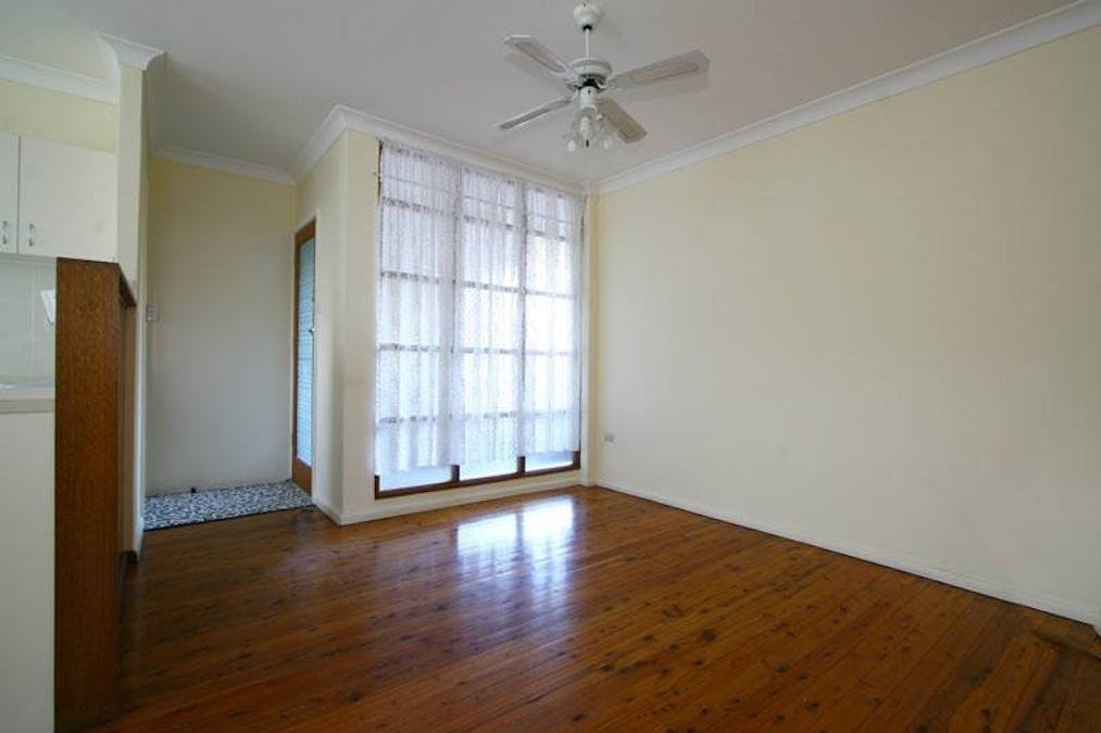 4/44 Bridge Street, Coniston, NSW, 2500 - Image 2