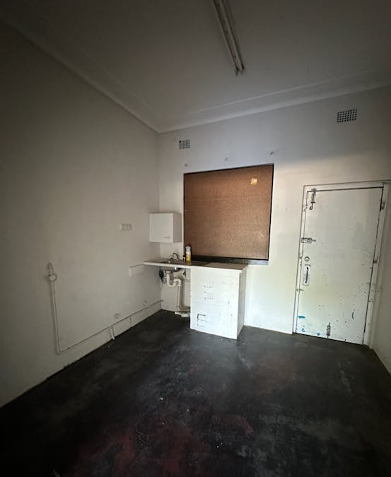 4/130 Gladstone Avenue, Coniston, NSW, 2500 - Image 3