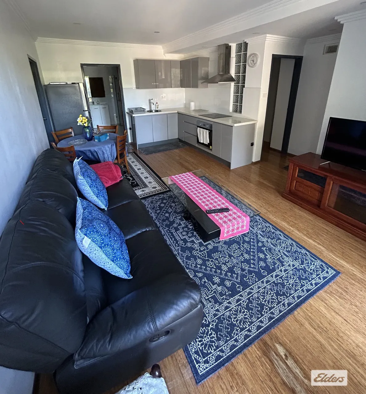2/30 Cochrane Street — photo 2 of 5