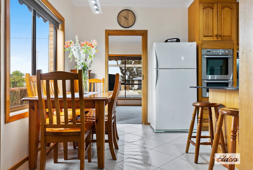 2 Henderson Street, Ararat, VIC, 3377 - Image 6