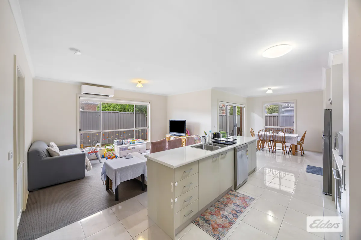 31 Laidlaw Street — photo 8 of 25