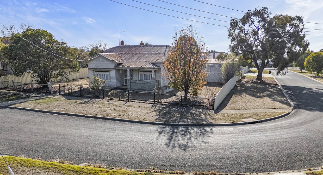 11 Crouch Street, Ararat, VIC, 3377 - Image 1