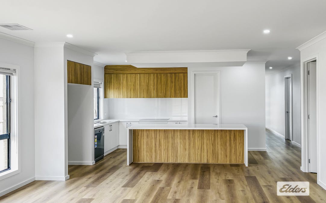 2 Thornbury Close, Ararat, VIC, 3377 - Image 3