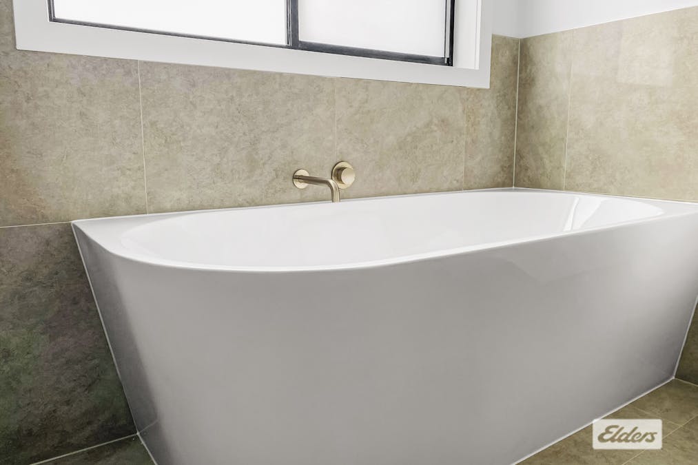 2 Thornbury Close, Ararat, VIC, 3377 - Image 6