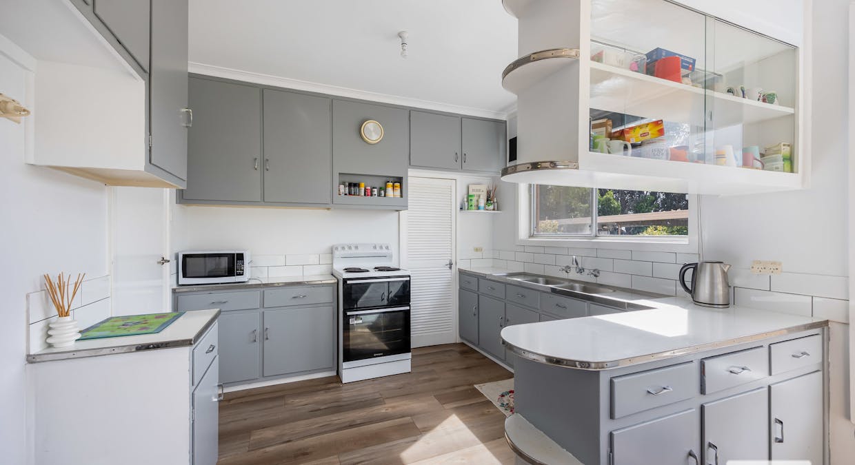 31 Churchill Avenue, Ararat, VIC, 3377 - Image 3