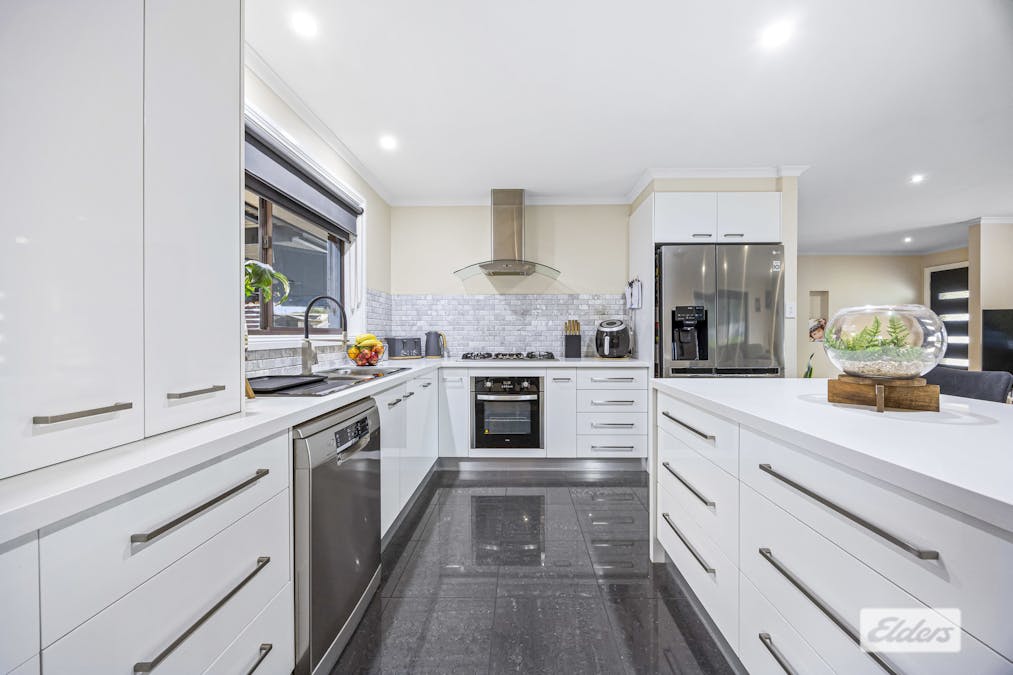 4 Rose Street, Stawell, VIC, 3380 - Image 2