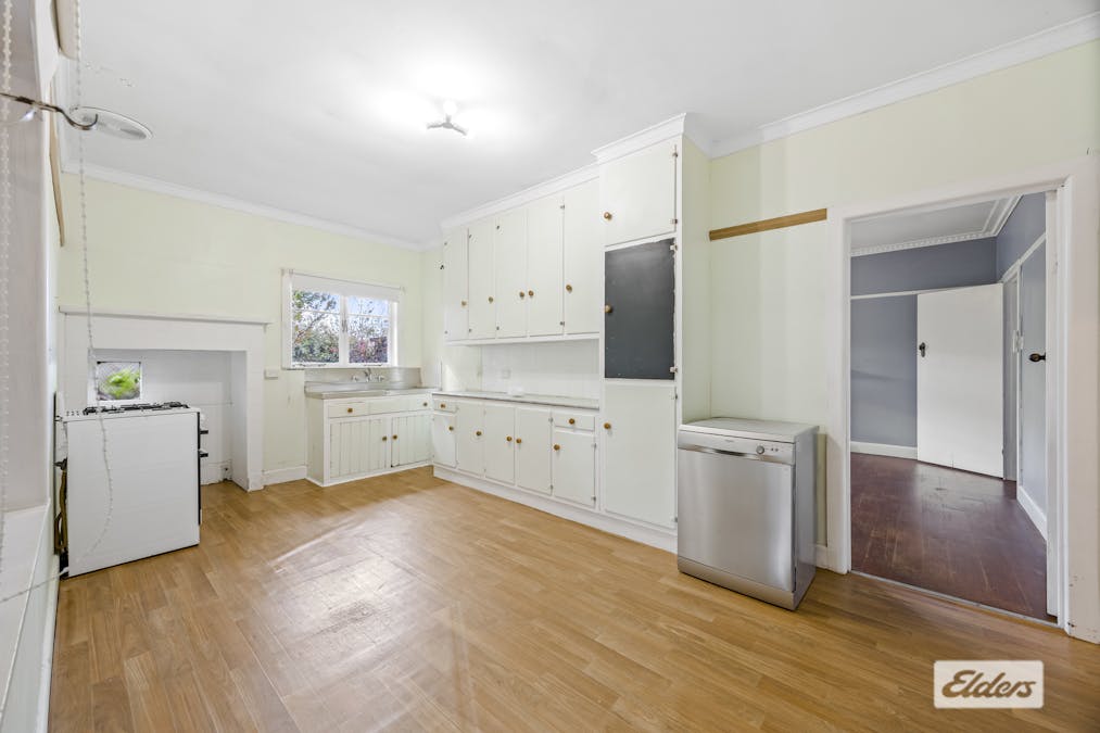 27 Blake Street, Ararat, VIC, 3377 - Image 7