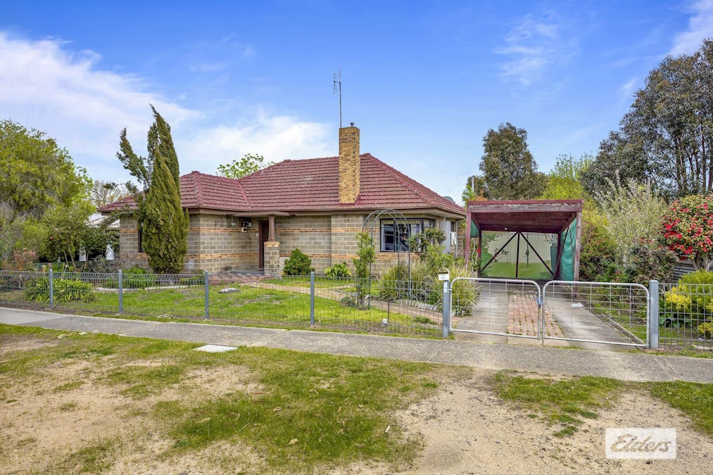 27 Blake Street, Ararat, VIC, 3377 - Image 2
