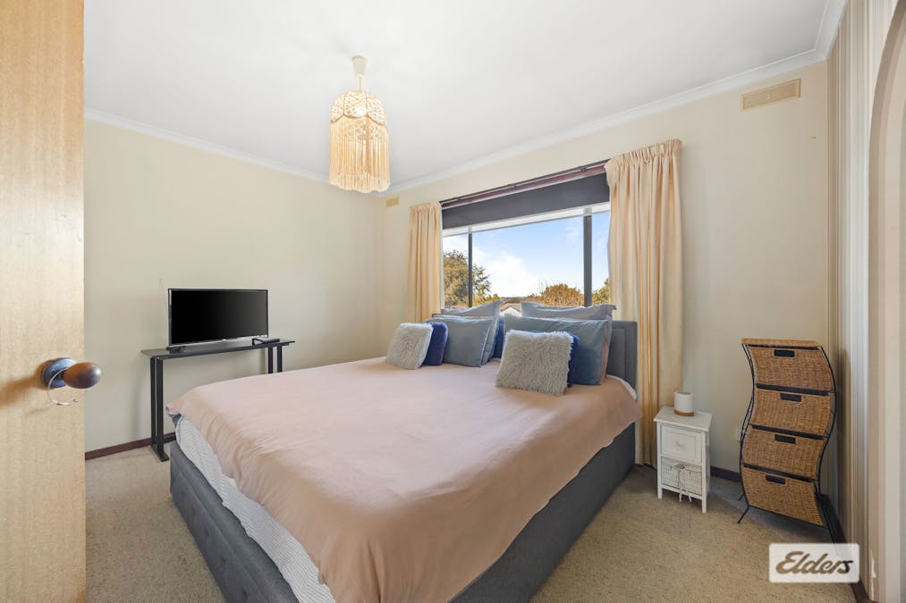 27 Henderson Street, Ararat, VIC, 3377 - Image 12