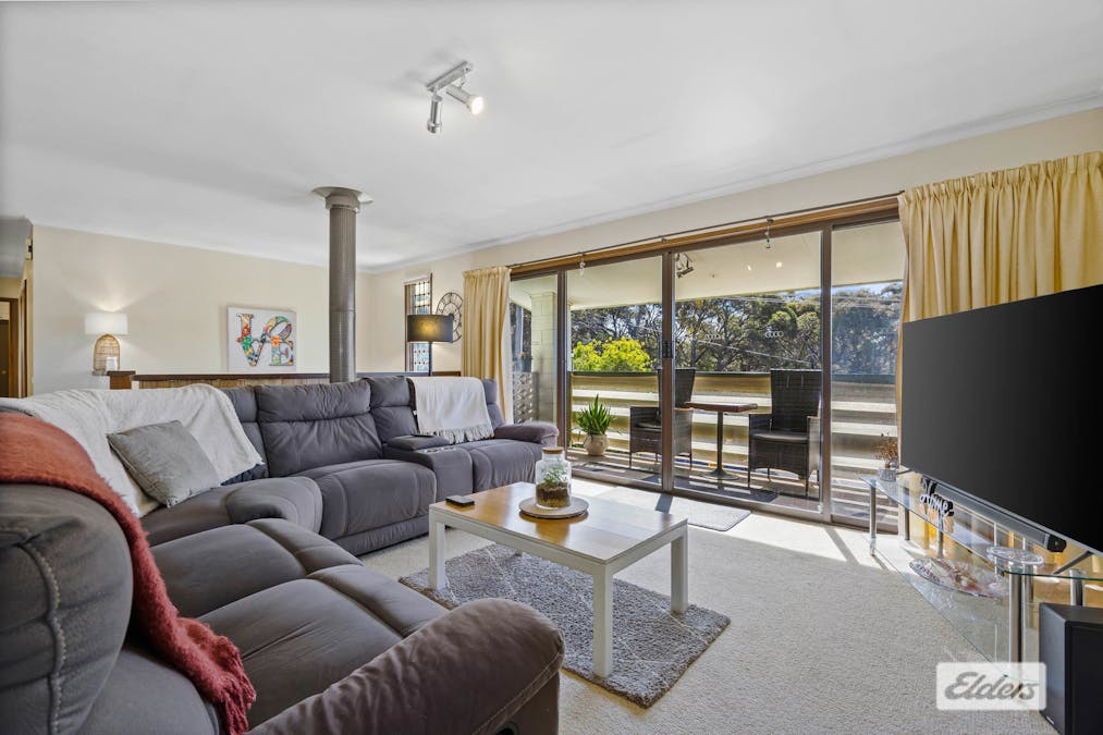 27 Henderson Street, Ararat, VIC, 3377 - Image 6