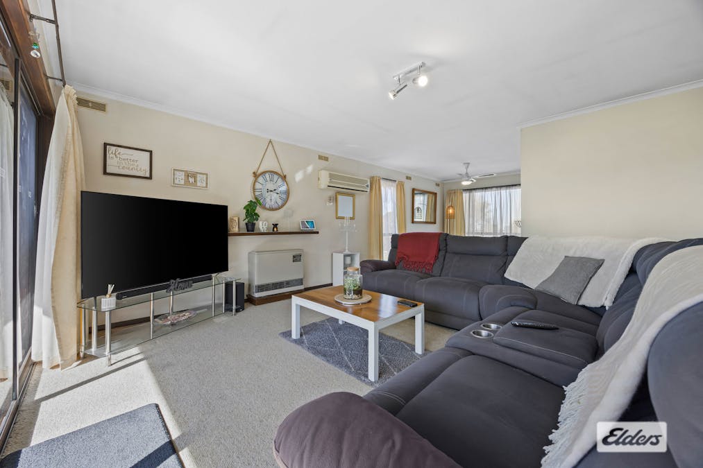 27 Henderson Street, Ararat, VIC, 3377 - Image 8