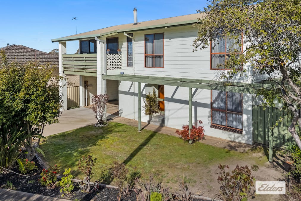 27 Henderson Street, Ararat, VIC, 3377 - Image 2
